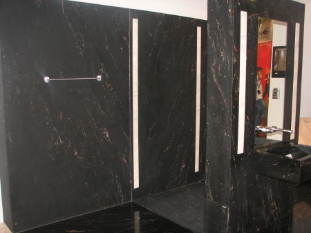 The walls of the bathroom consist of 3 mm plates of Brasilian granite